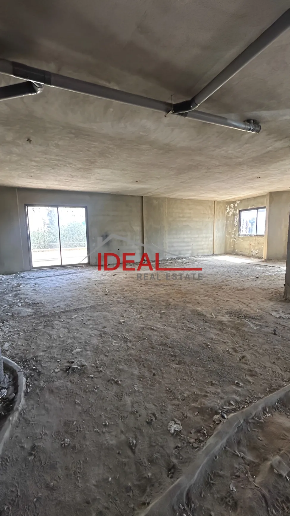 Showroom for sale in Ballouneh, Lebanon