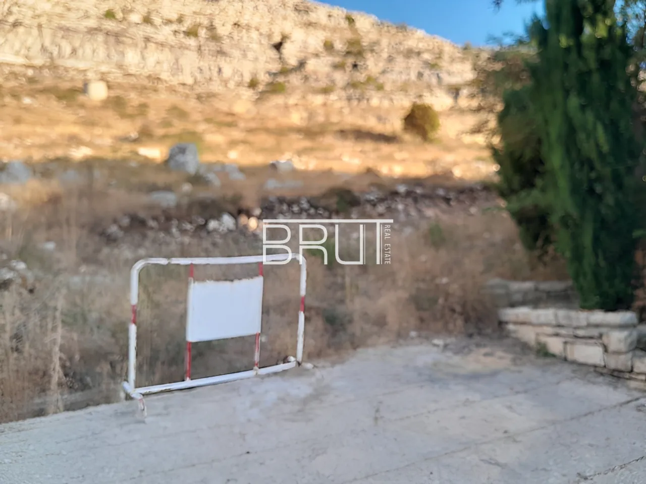 Land for Sale in Kfardebian