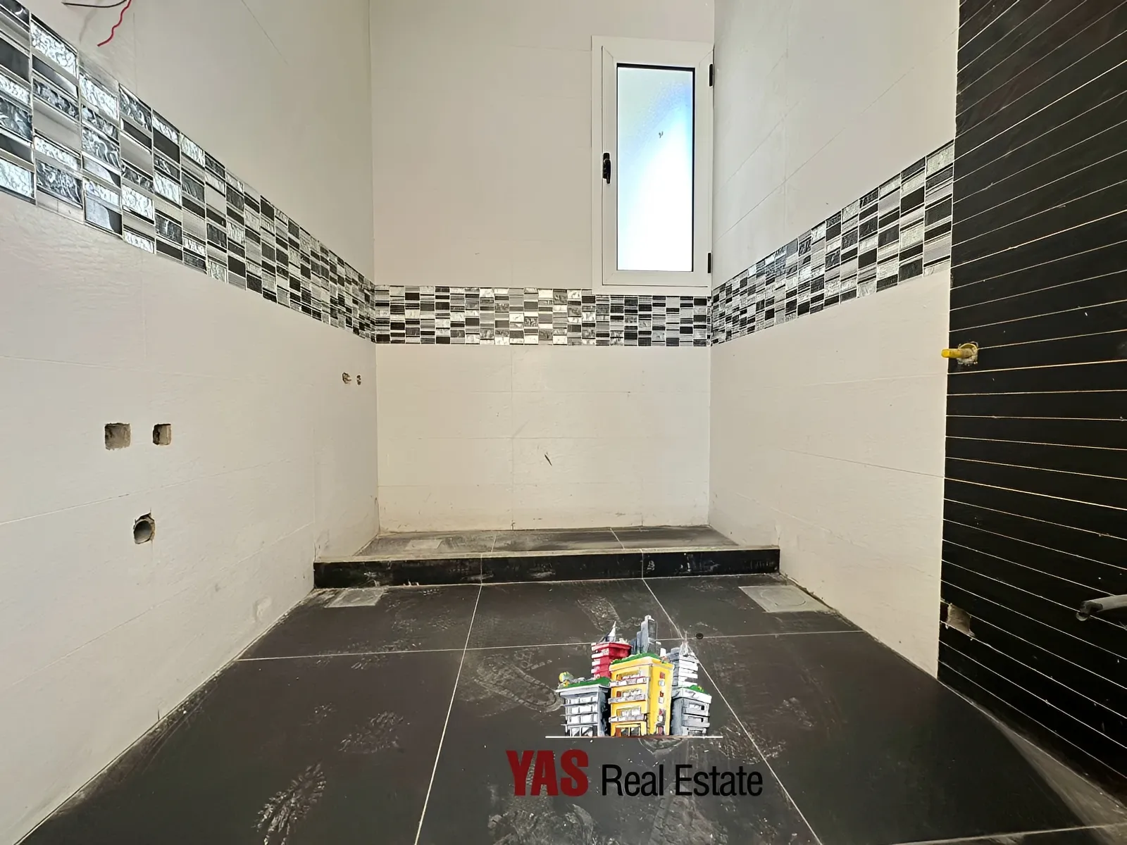 Apartment for Sale in Kfar Hbab - 4 bed, 5 bath