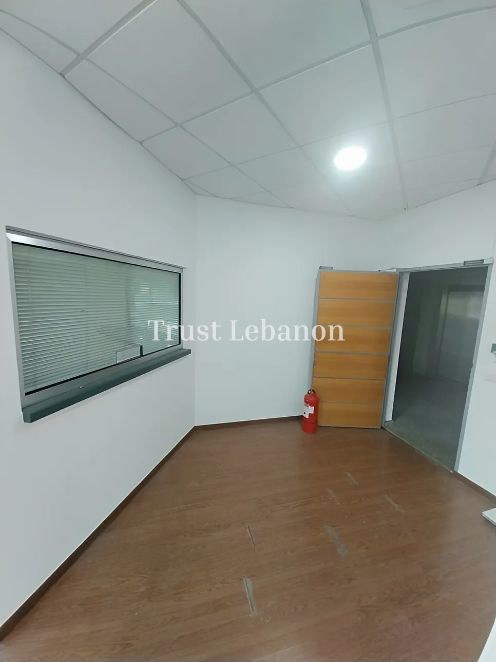 Office for rent in Horch Tabet