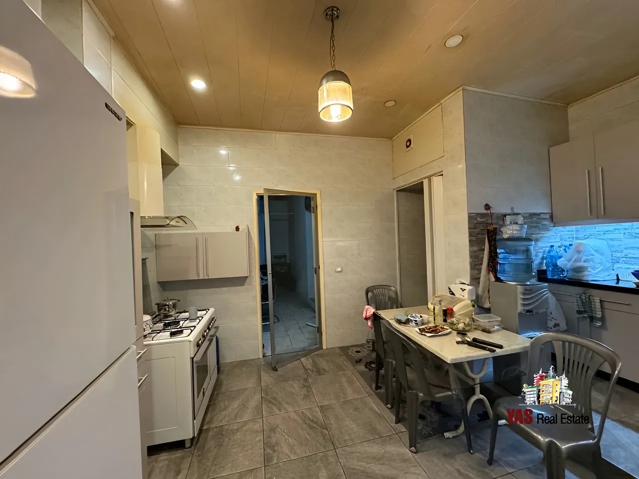 Warehouse for sale in Ballouneh