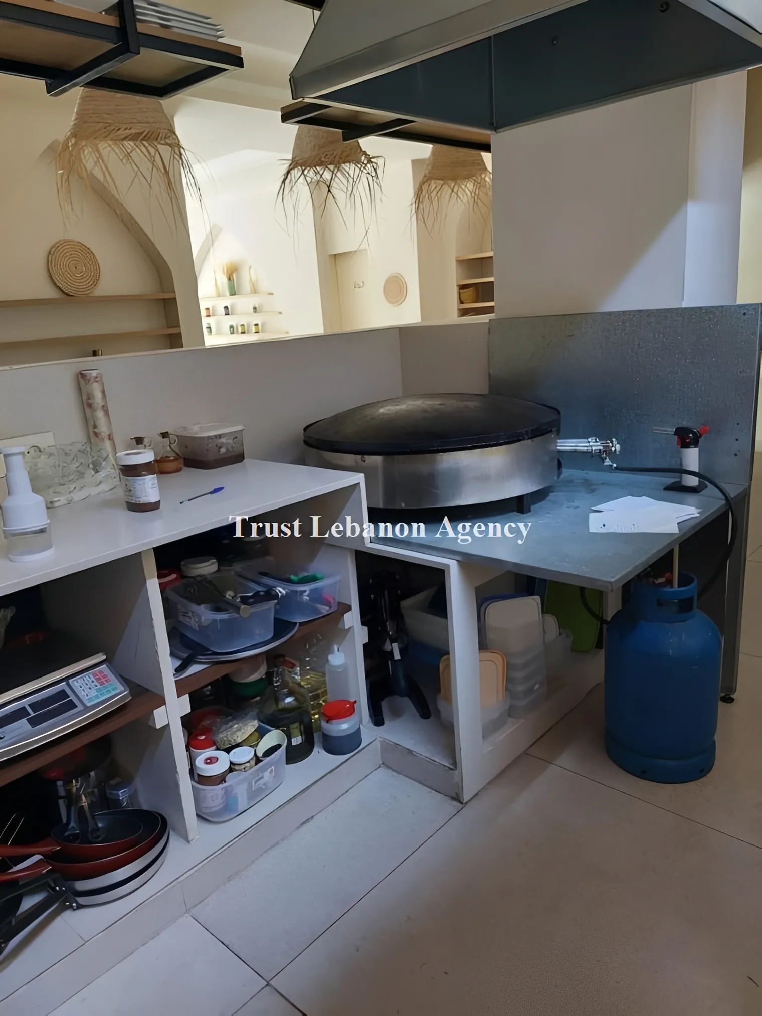 Shop for rent in Baabda, Badaro