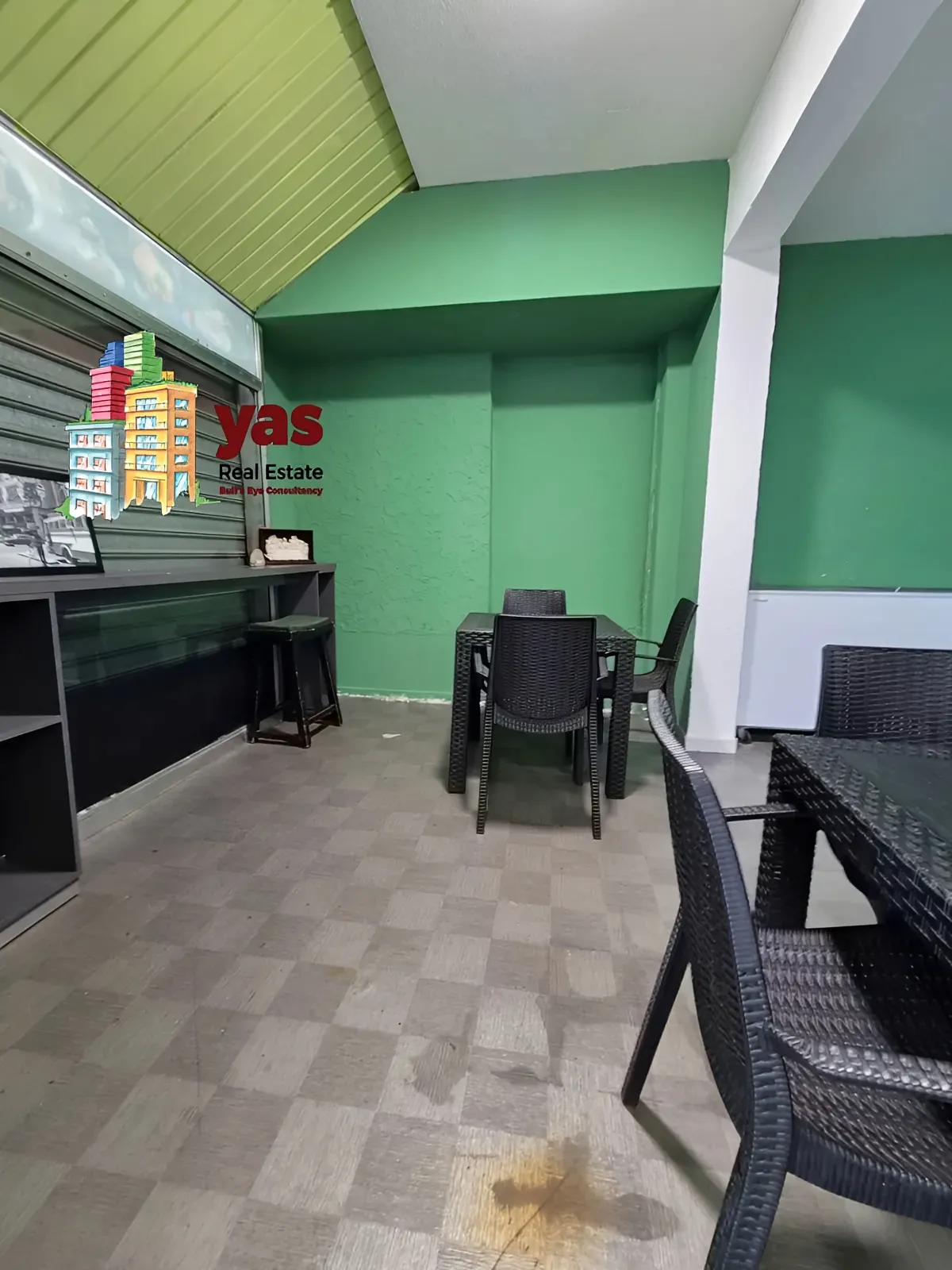 Shop for rent in Adonis