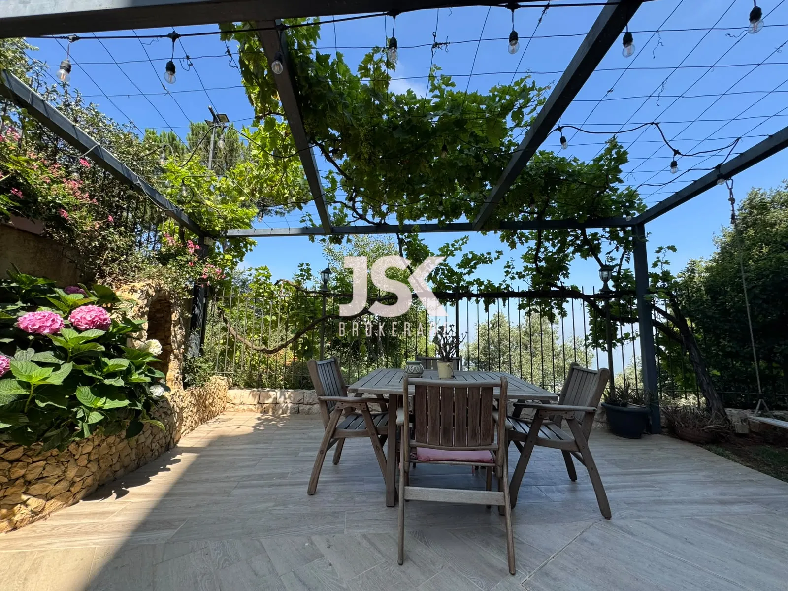 Apartment for Sale in Beit Meri - 3 bed