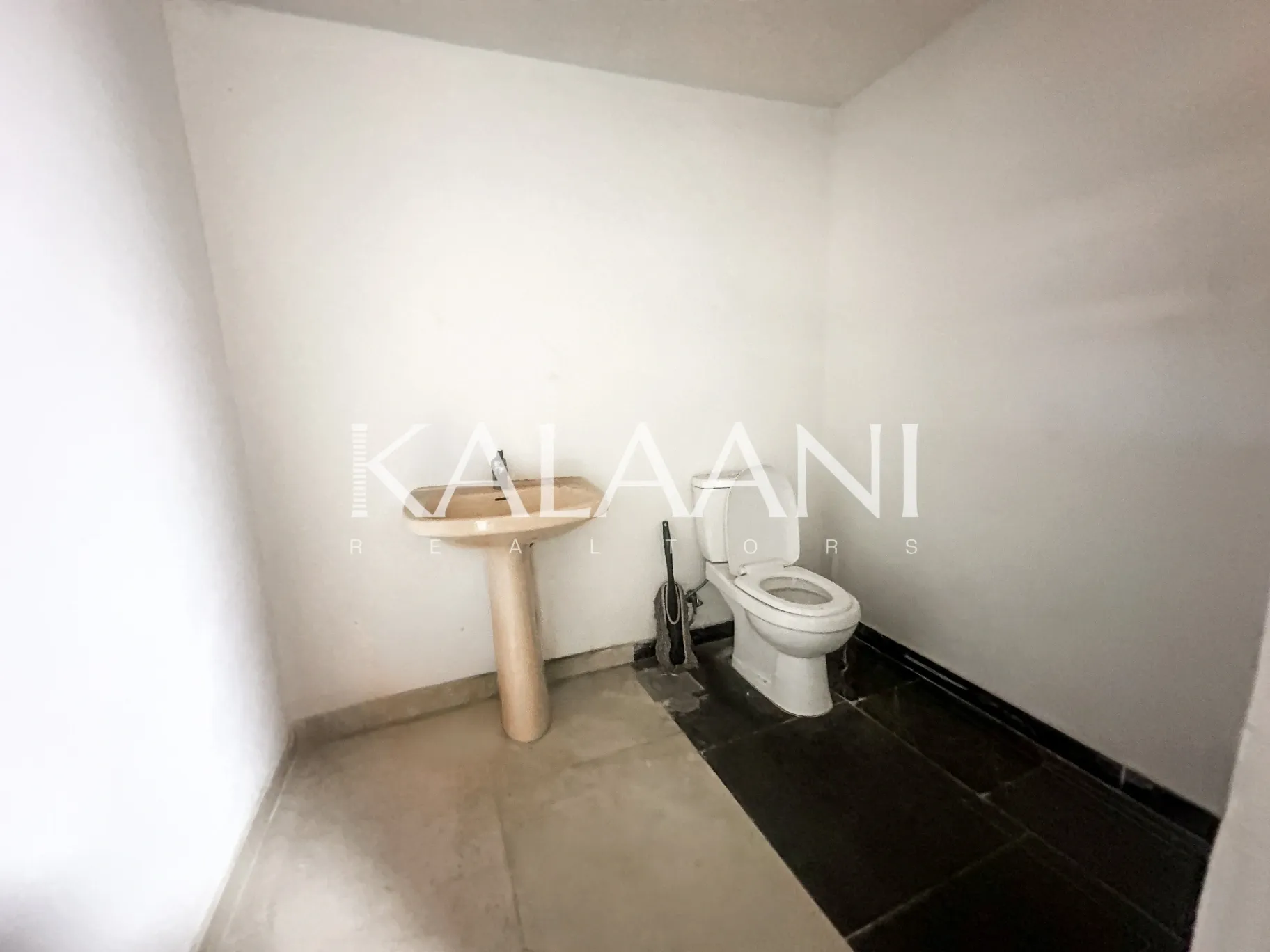 Showroom for sale in Zalqa, Lebanon
