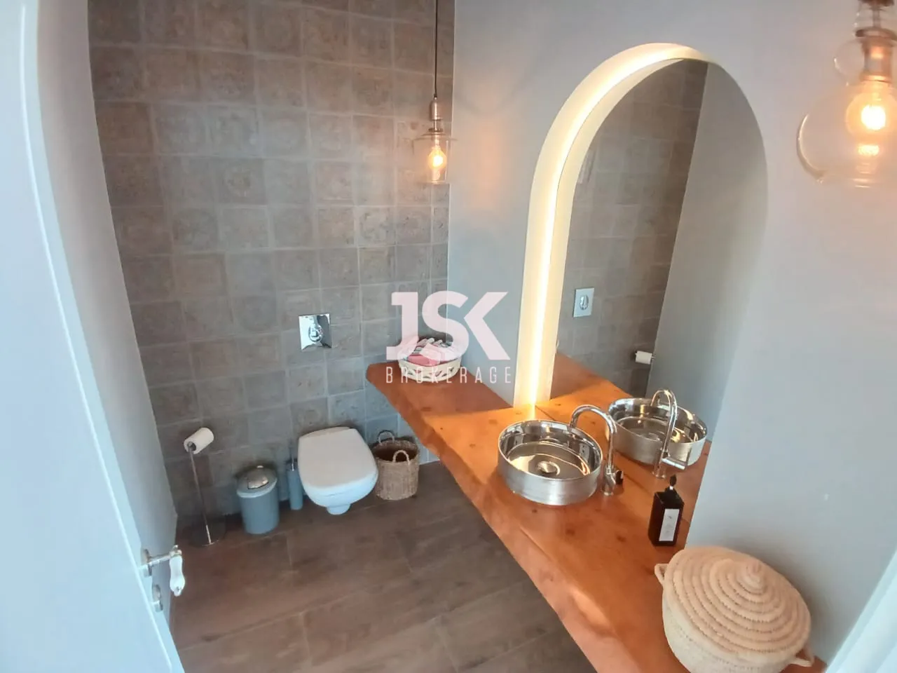 Villa for Sale in Roumieh