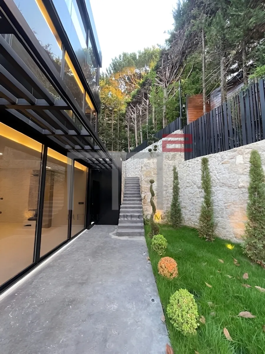 Villa for sale in Baabdat
