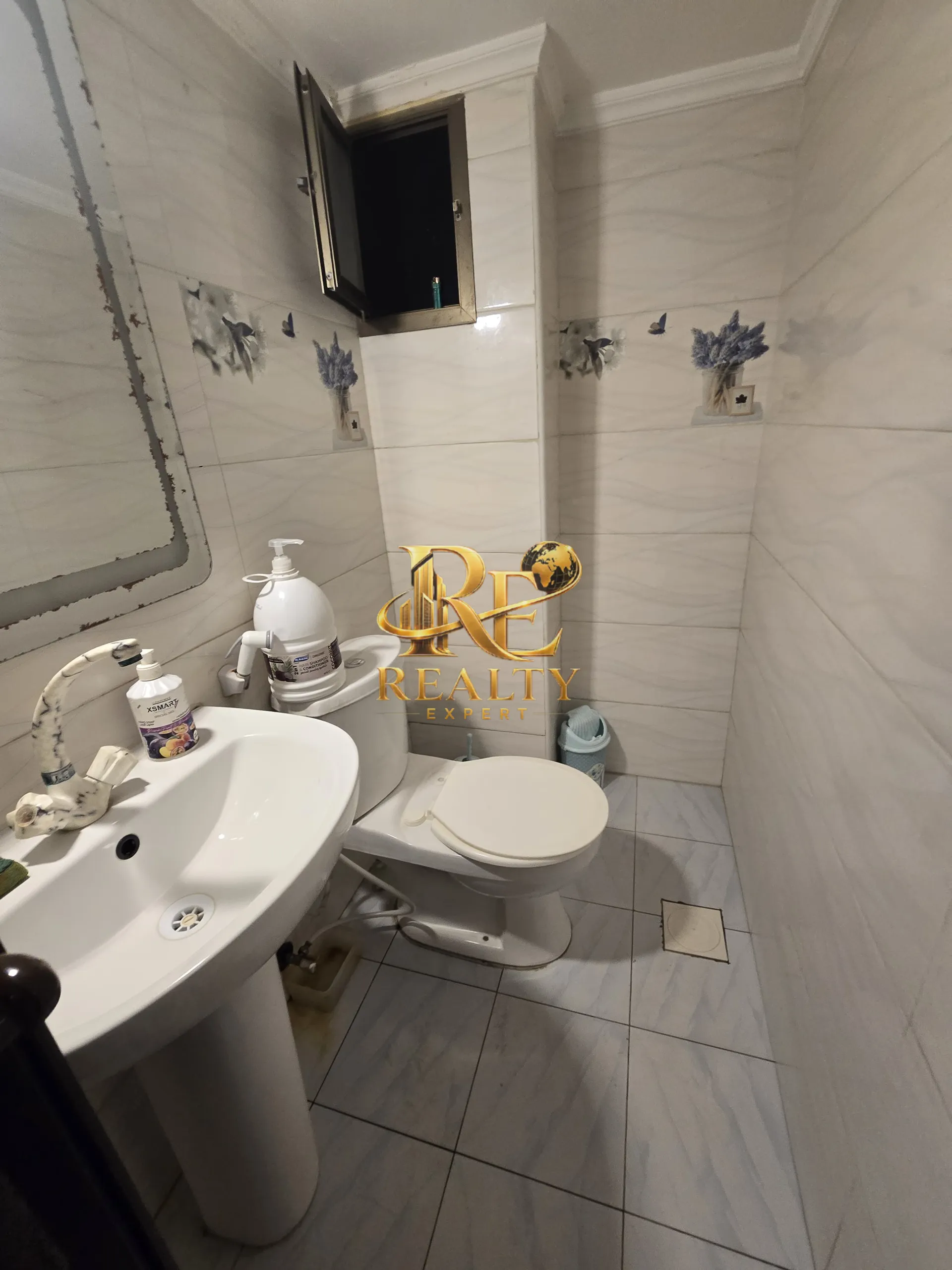 شقة for sale in شويفات القبة، لبنان