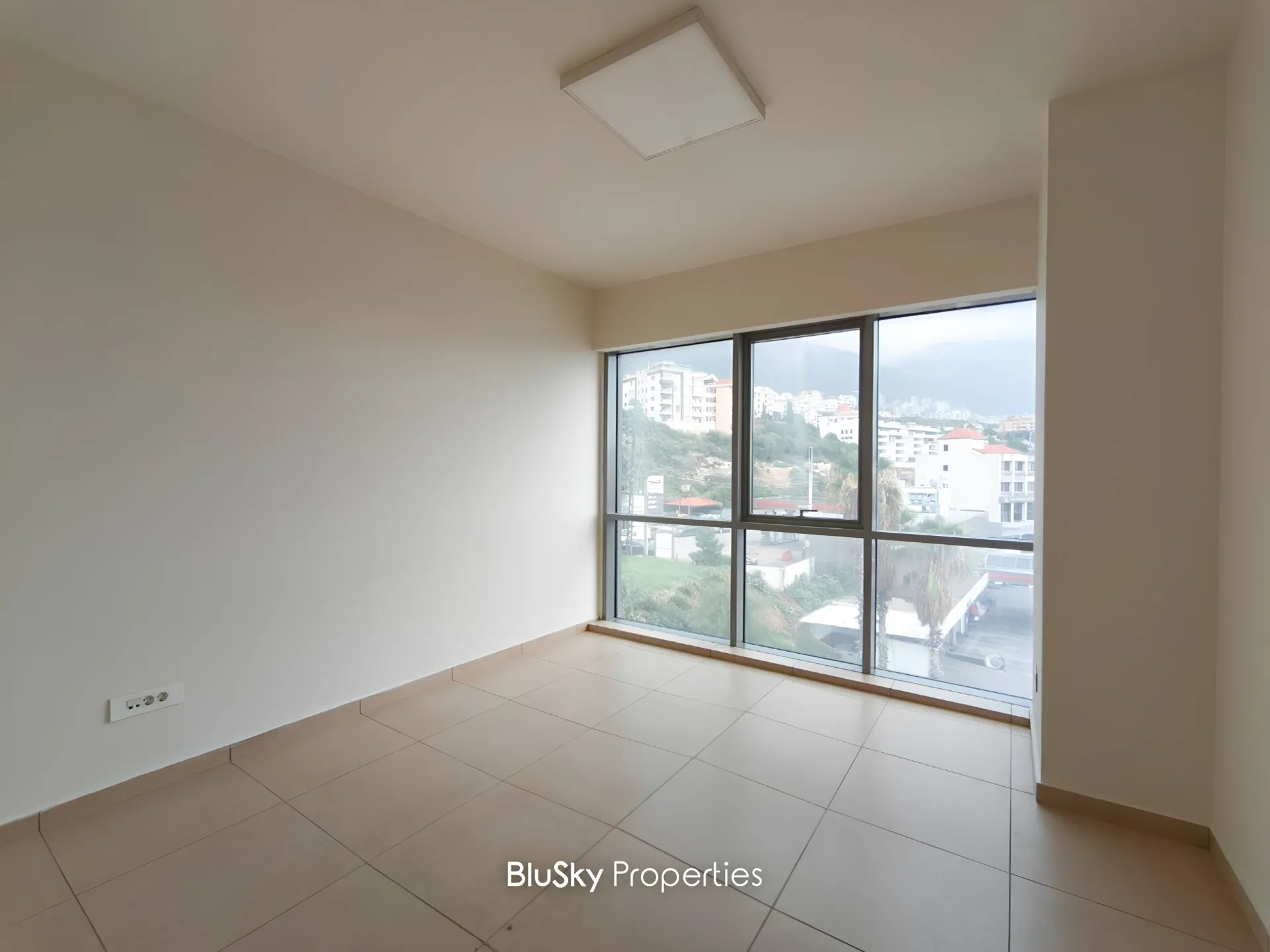 Office for rent in Kfar Hbab