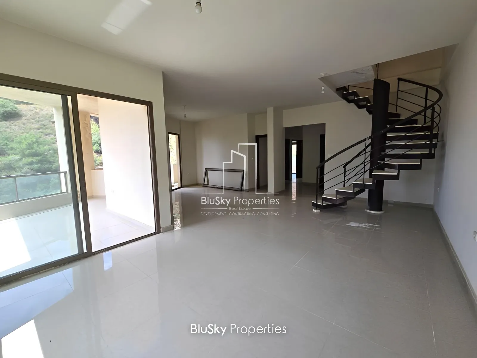 Duplex for Sale in Mansourieh - 5 bed, 3 bath