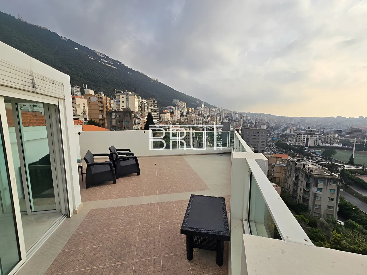 Apartment for Sale in Haret Sakher