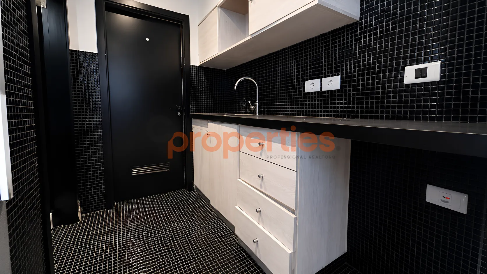 Shop for Rent in Ramlet El Baida