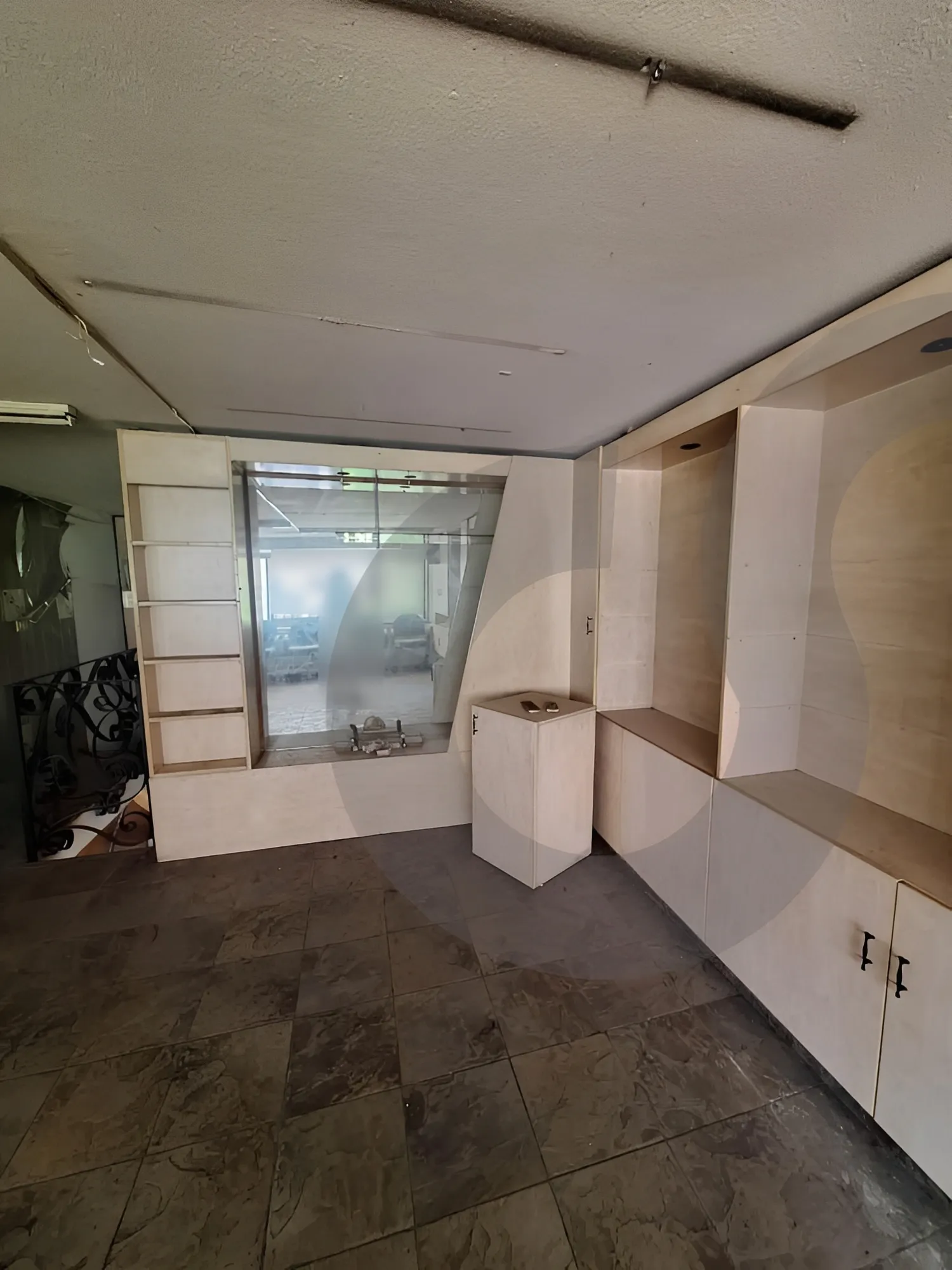 Shop for sale in Ain el remmeneh