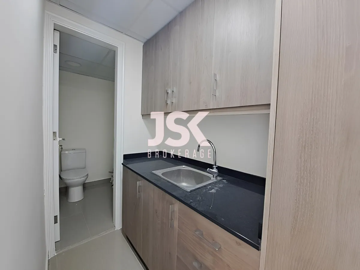 Office for rent in Dekwaneh