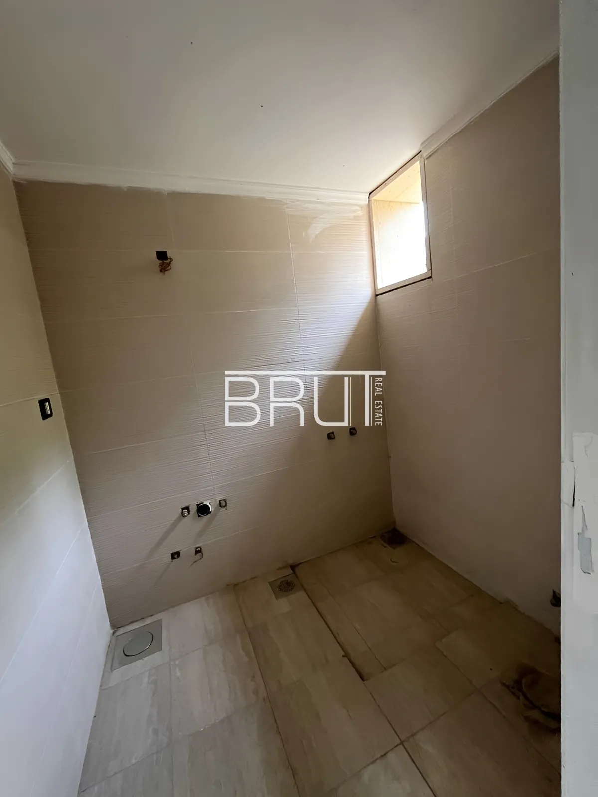 Apartment for Sale in Ballouneh - 2 bed, 3 bath