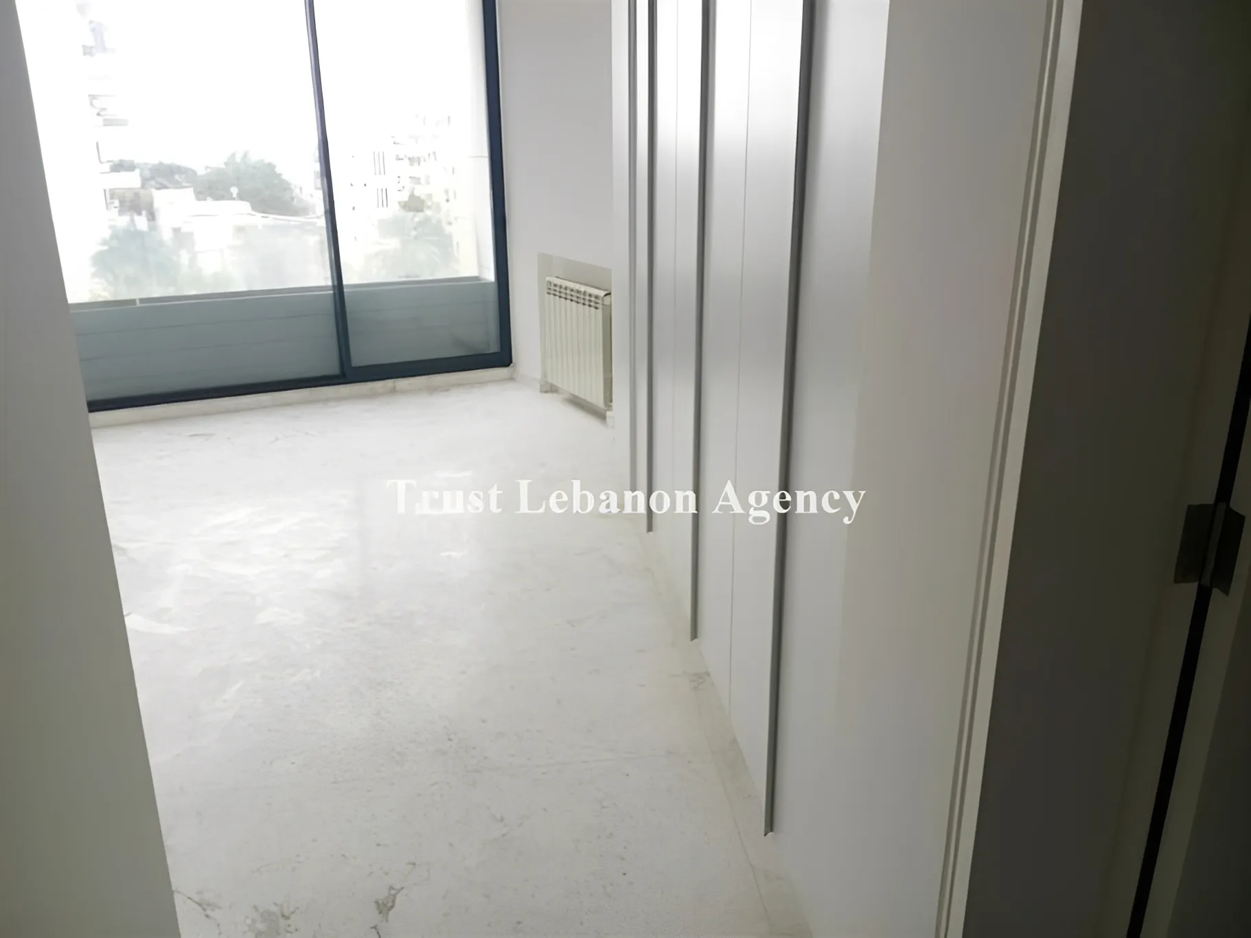 Apartment for Sale in Ain El Mreisseh Beirut Lebanon - 3 bed, 2 bath