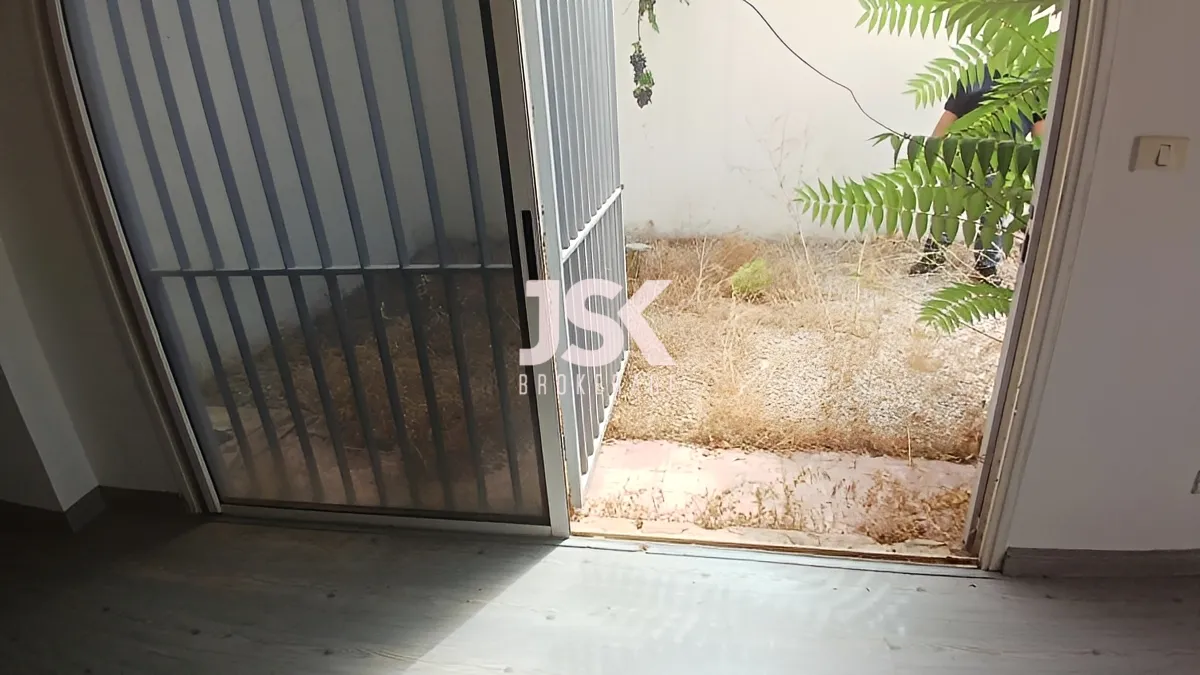 Office for sale in Beit Meri