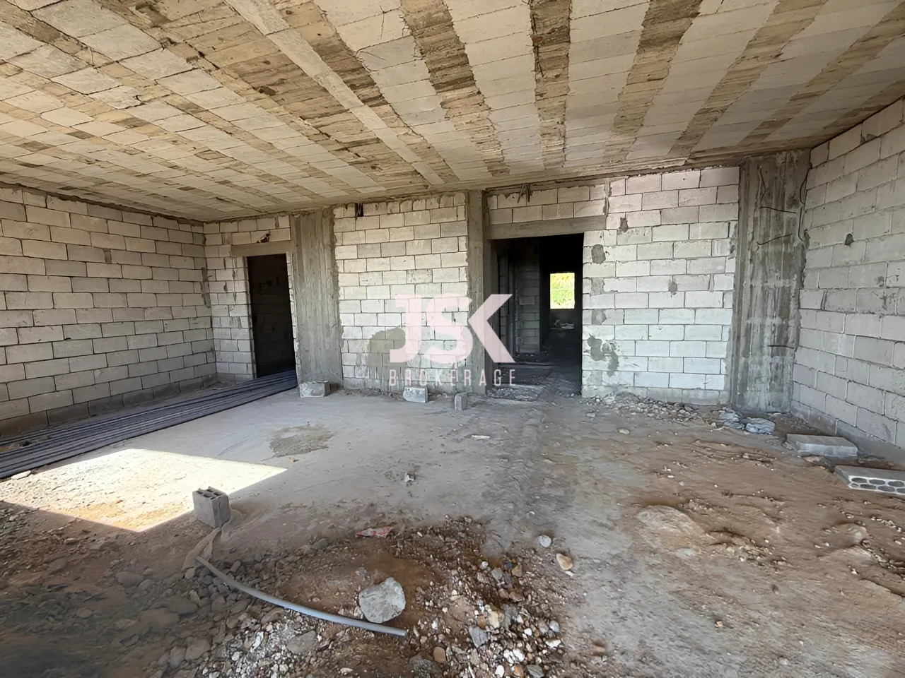 Building for Sale in Edde