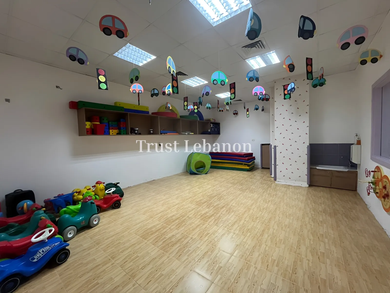 Office for rent in Zikrit