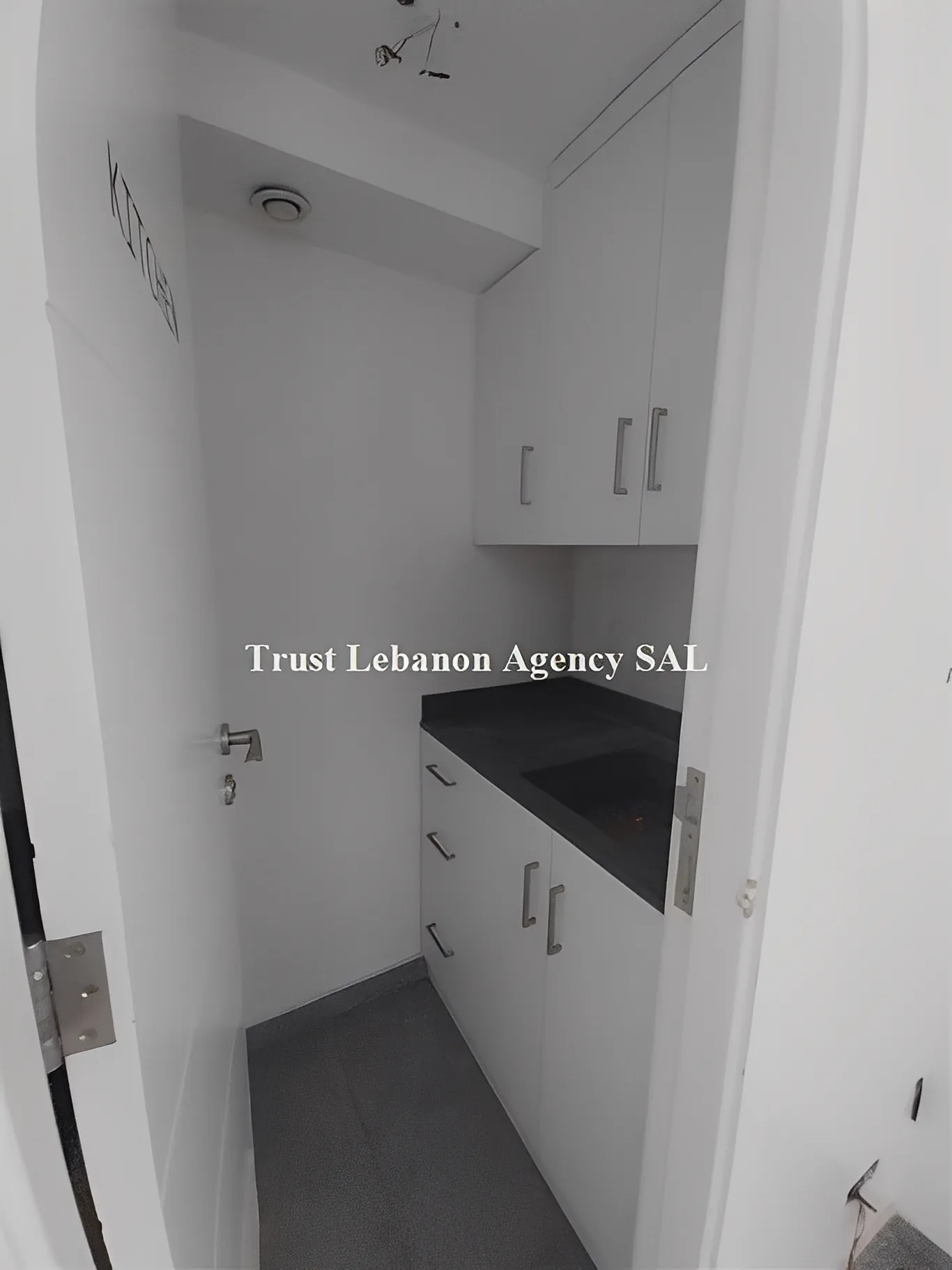 Commercial Property For Rent in Metn, Horsh Tabet