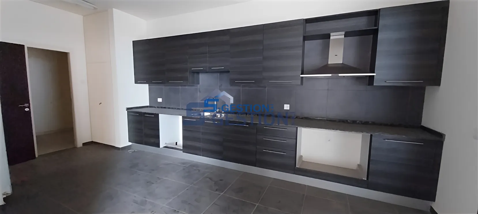 Apartment for Sale in Achrafieh - 3 bed, 5 bath