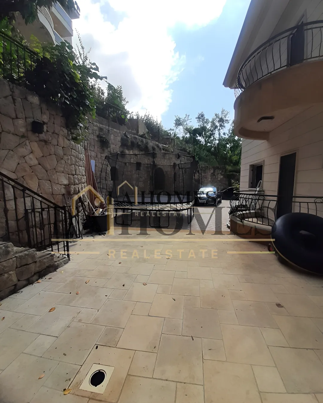 Villa for sale in Kfour