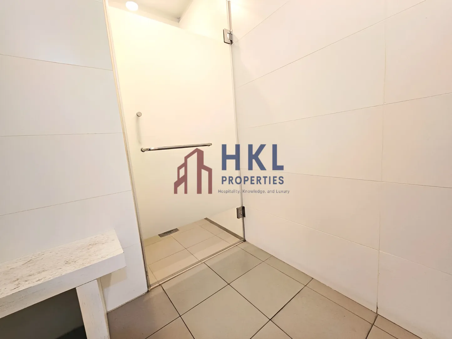 Showroom for rent in Achrafieh