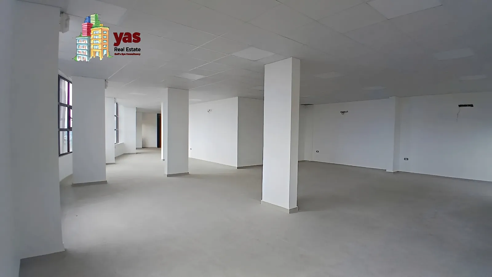 Showroom for rent in Halat