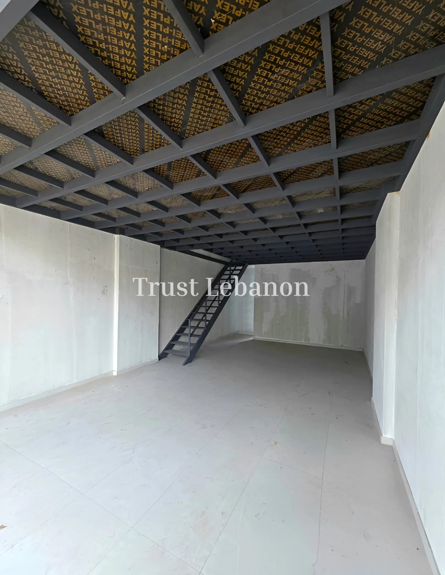 Shop for rent in Dekwaneh