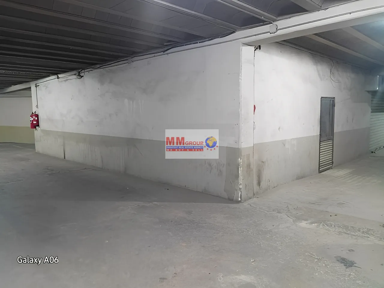 Warehouse for sale in Dekwaneh
