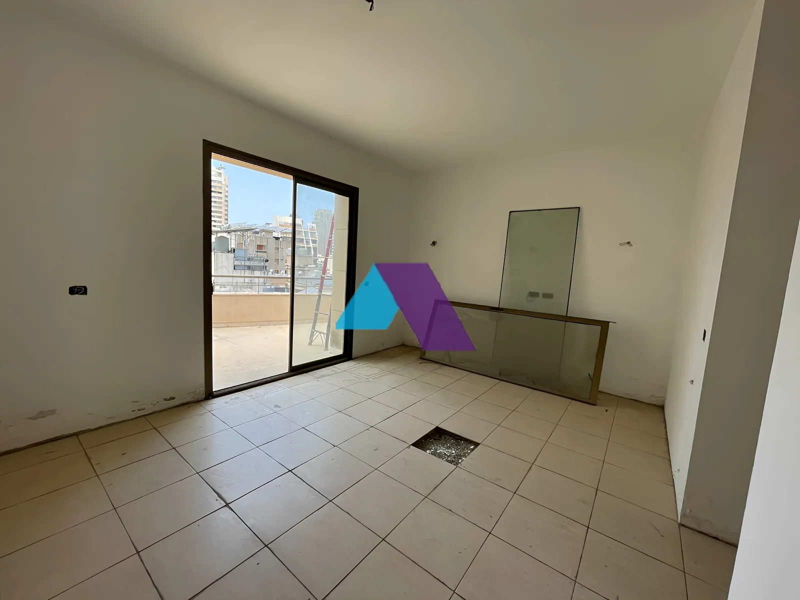 Apartment for Sale in Achrafieh - 3 bed, 4 bath