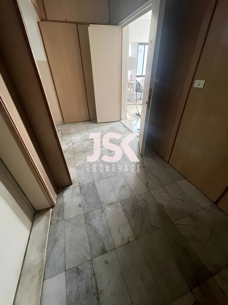 Office for rent in Hamra