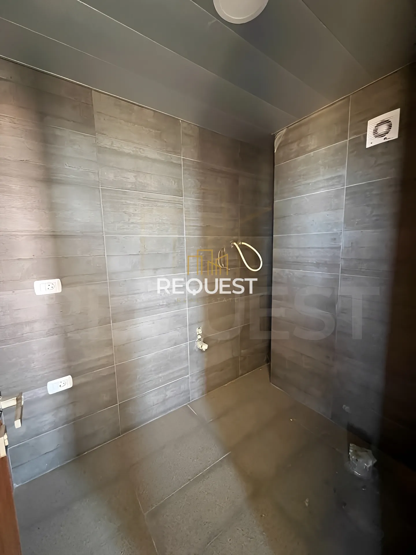 Office for sale in Haouch el oumaraa, lebanon