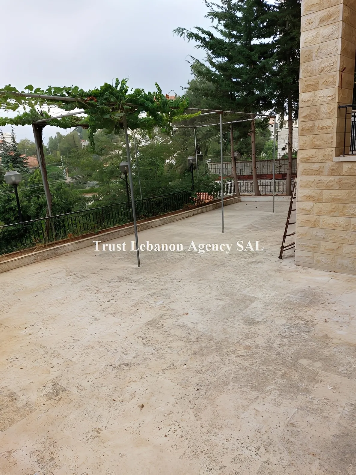 Villa for Sale in Alay Souk Al Ghareb