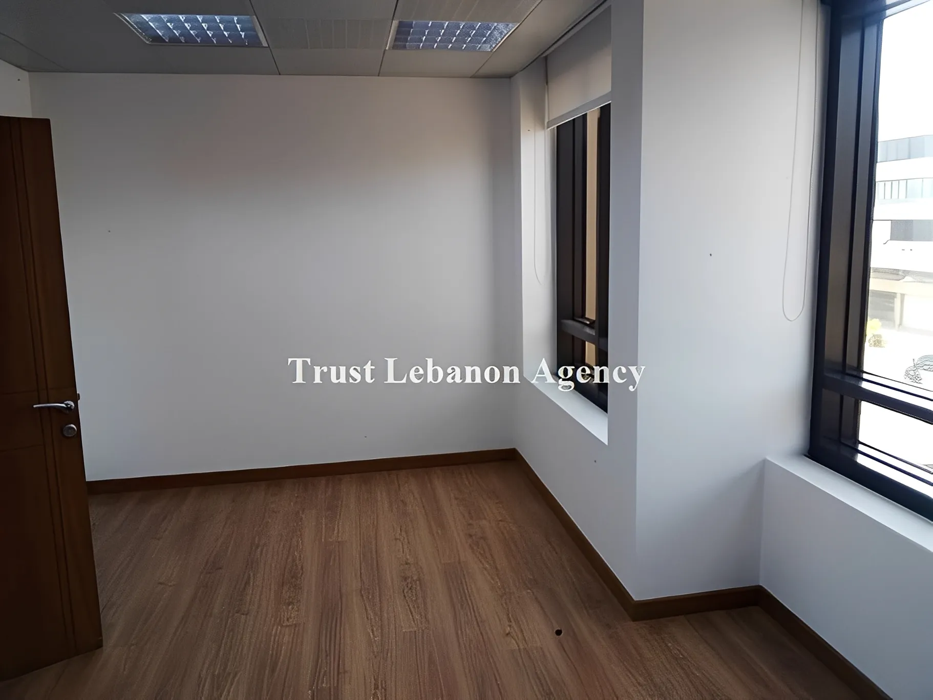 Office for rent in Metn, Dekweneh