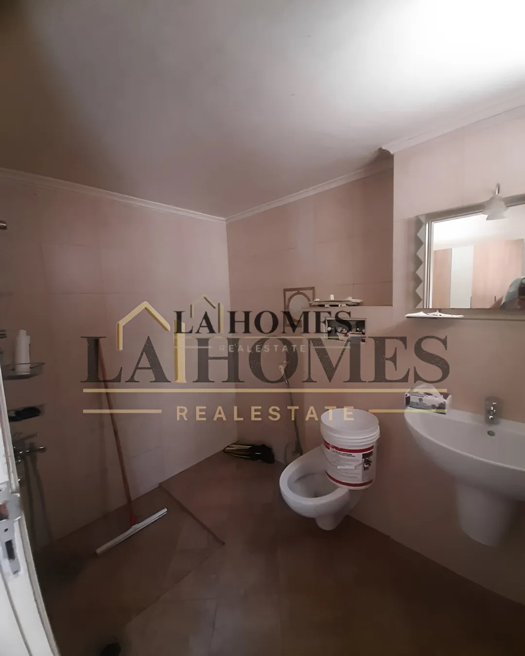 Villa for sale in Kfour