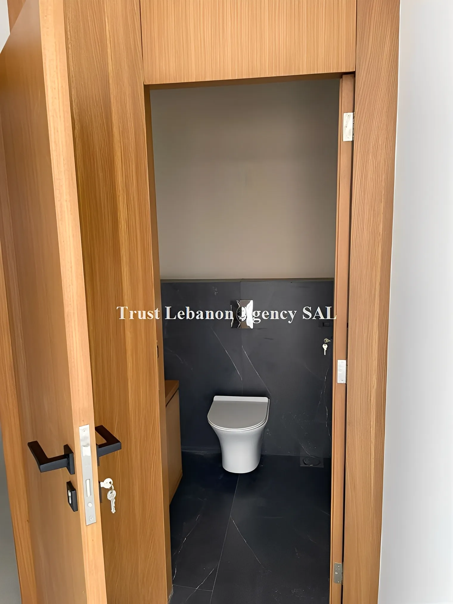 Office for rent in Metn, Dekweneh