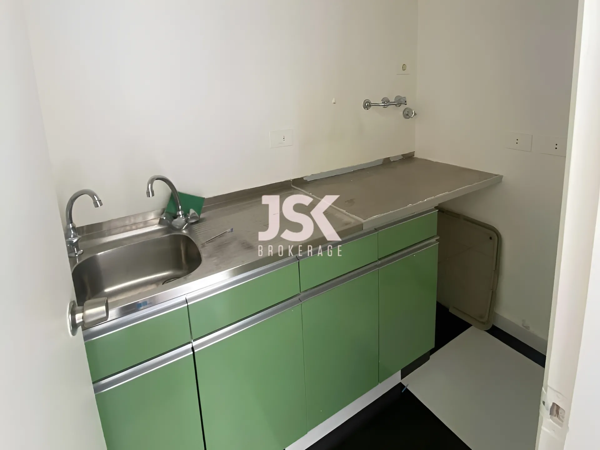 Office for Rent in Achrafieh