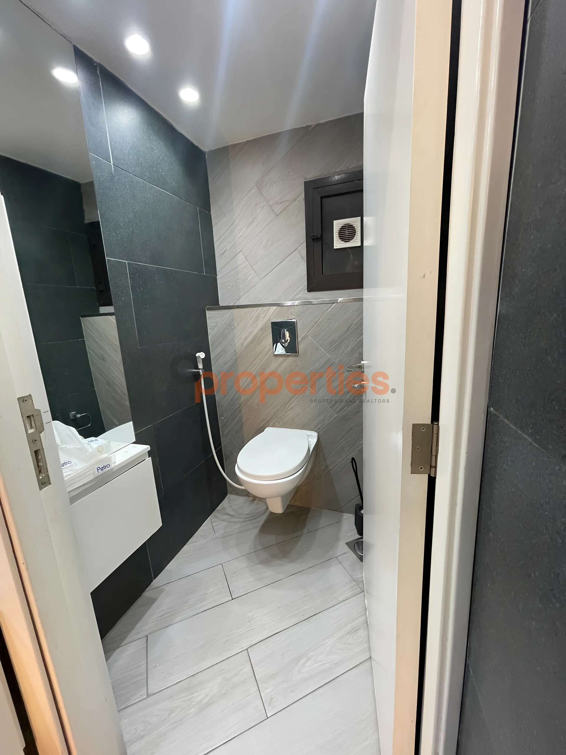Office for Rent in Saifi Village