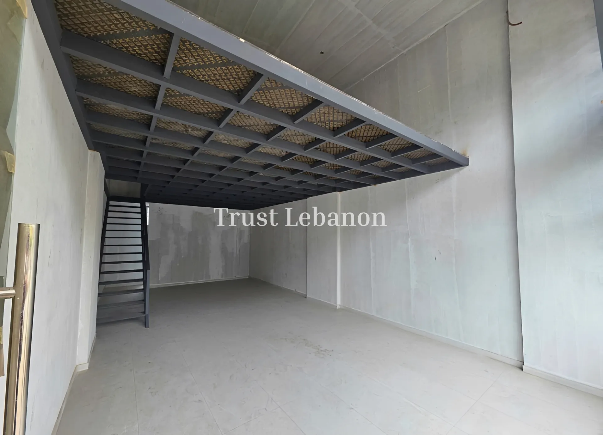 Shop for rent in Dekwaneh