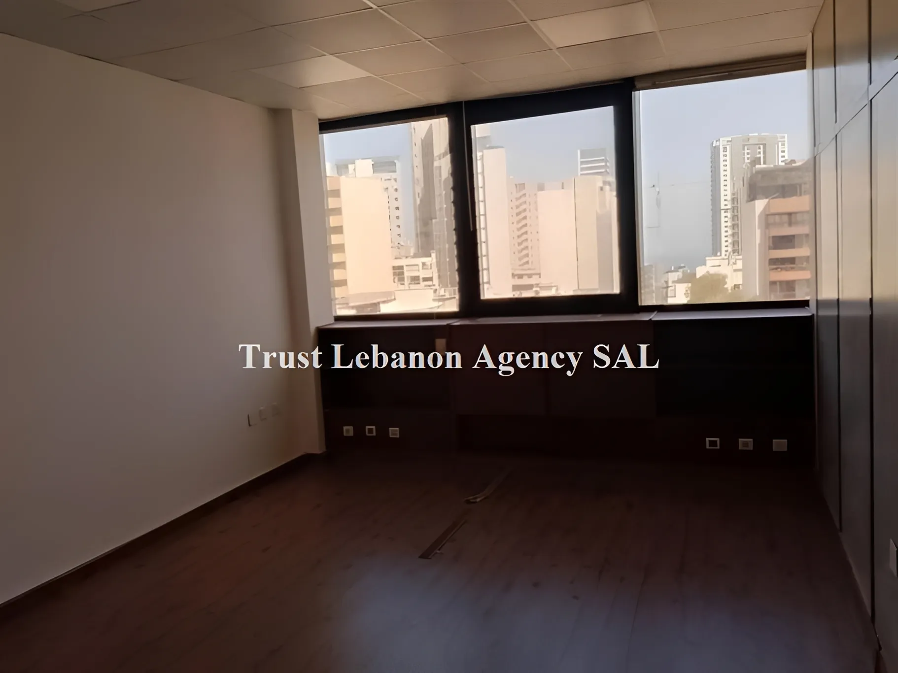 Office for rent in Hamra