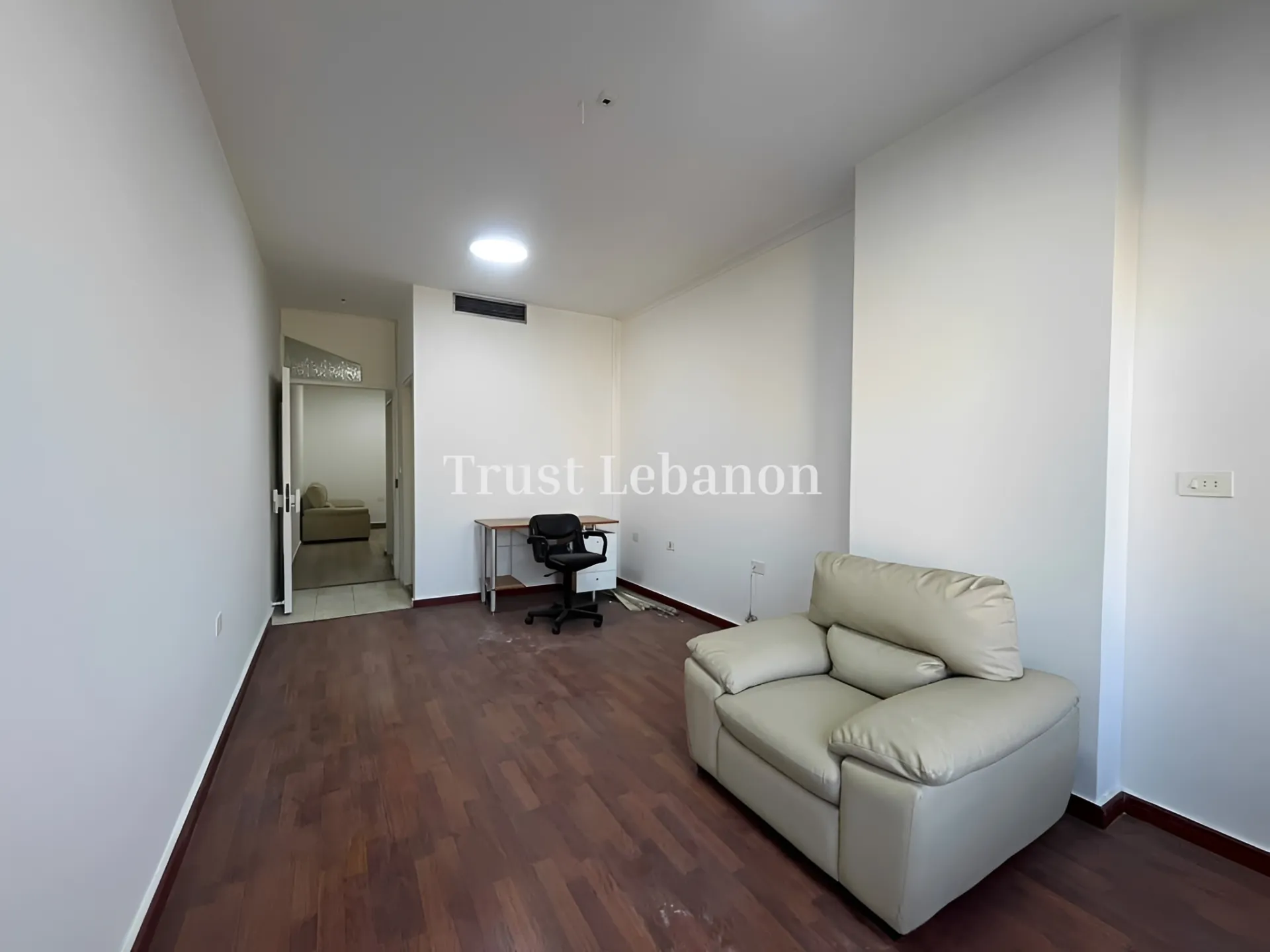 Office for rent in Mazraat Yachoua