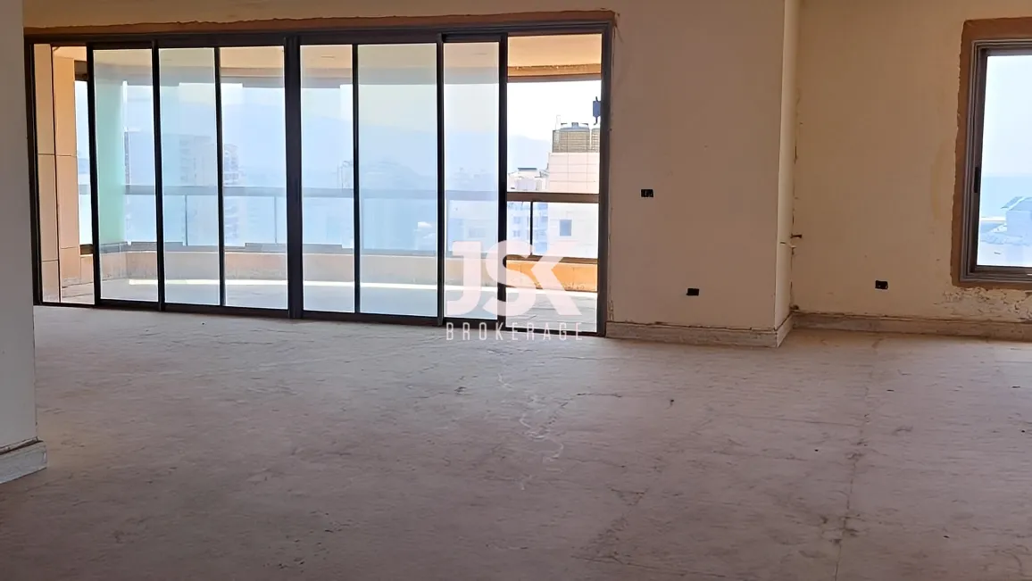 Apartment for Sale in Ramleh Al Bayda, Beirut, Lebanon - 4 bed, 4 bath
