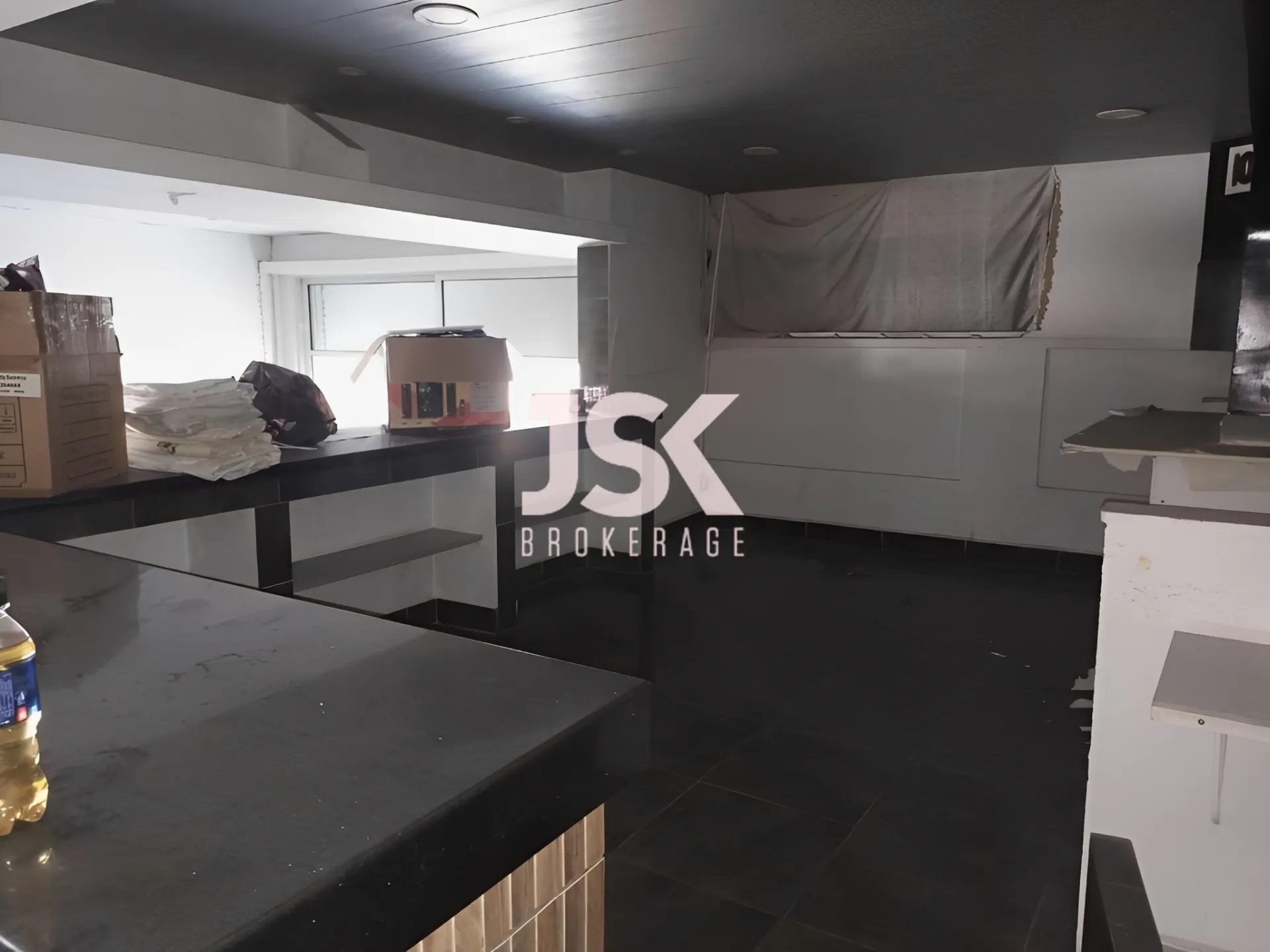 Shop for rent in Furn Chebbak