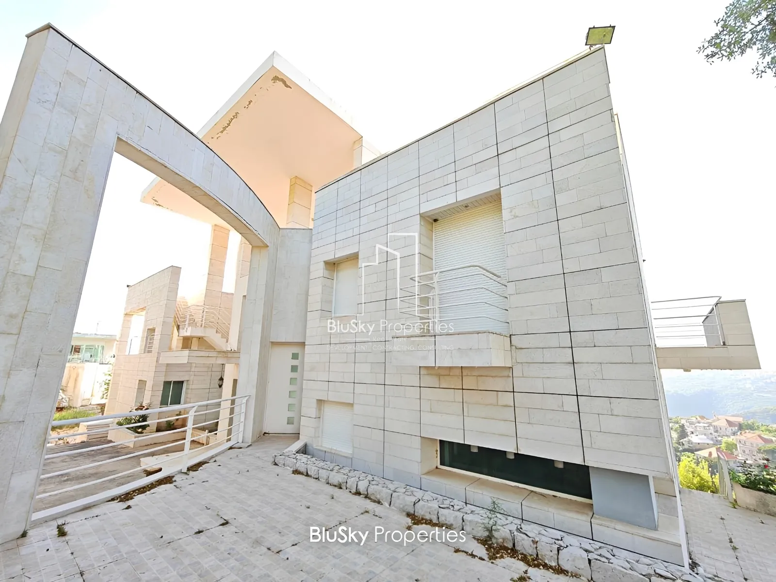 Villa for Sale in Baskinta - 6 bed, 8 bath