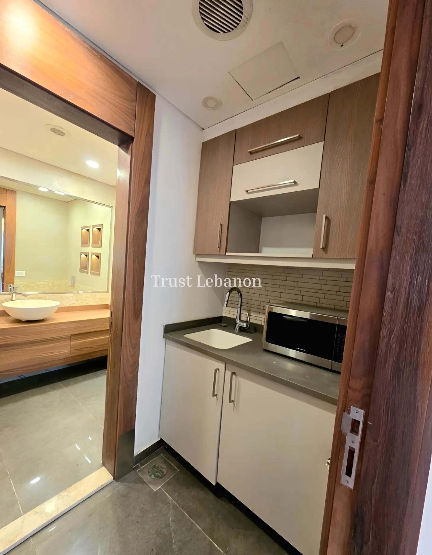 Office for sale in Daoura, Lebanon
