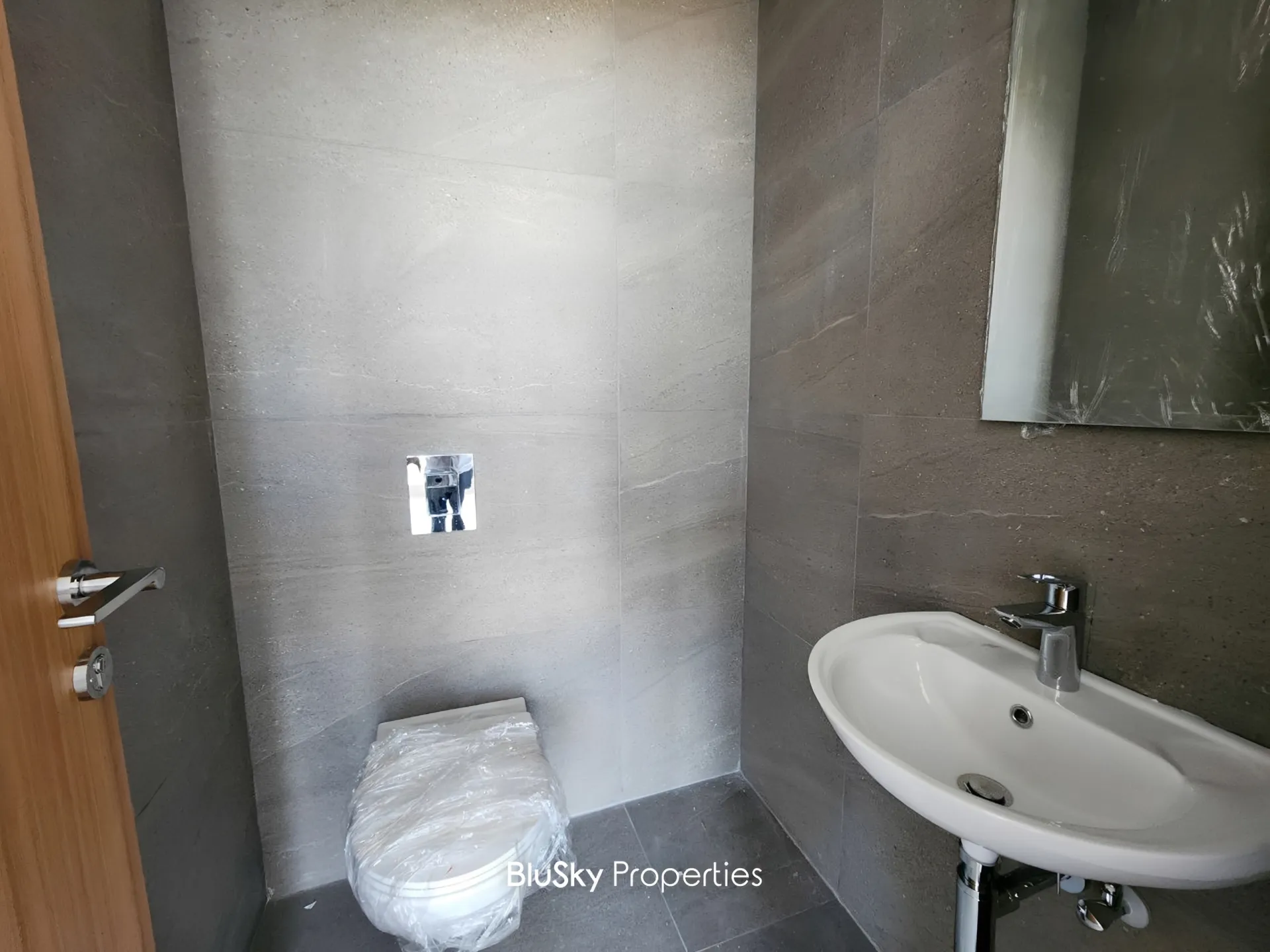Office for rent in Horch tabet, lebanon