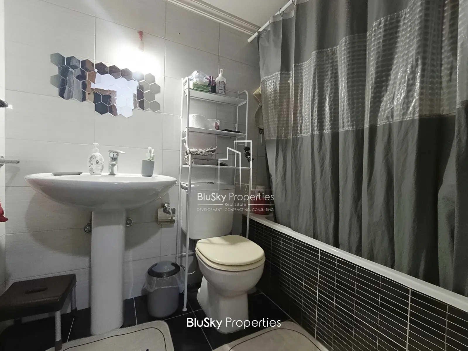 Apartment for Sale in Haret Sakher