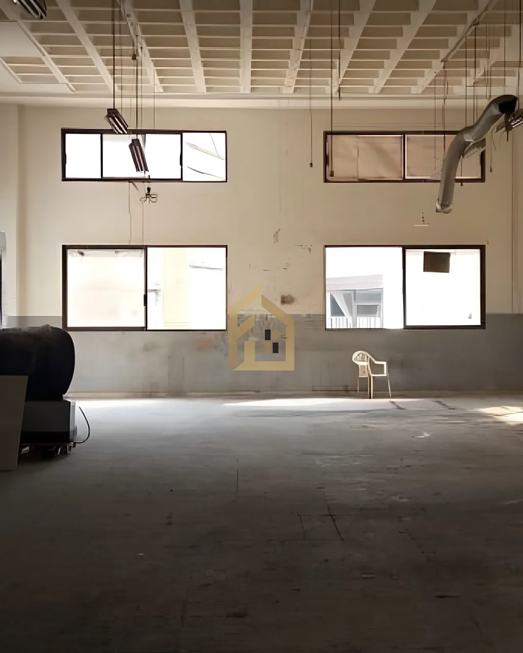 Warehouse for sale in Dekwaneh