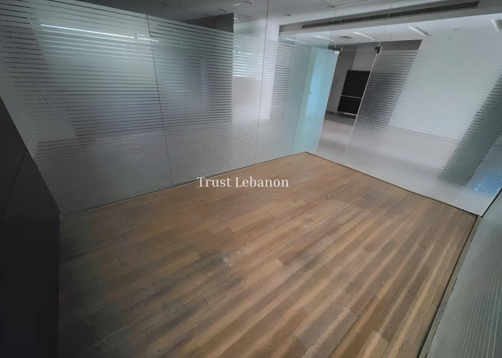 Showroom for rent in Horch Tabet